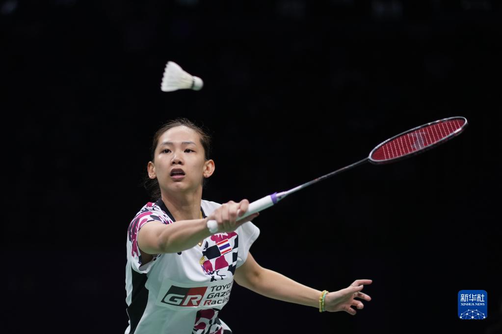 她必须跨过 她必须跨过