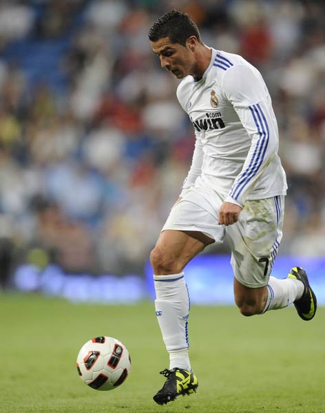 边路传中更 边路传中更